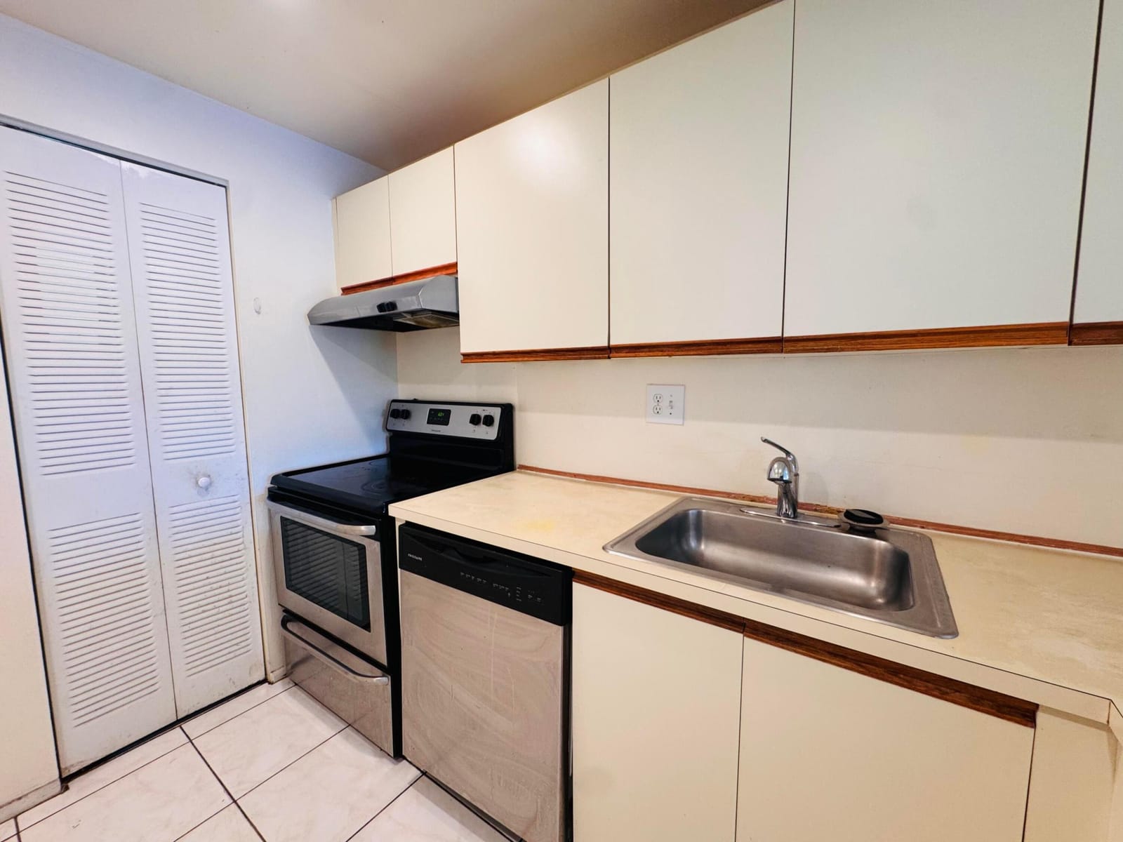 8025 S Colony Cir Circle 203, Tamarac, FL 33321 photo 6