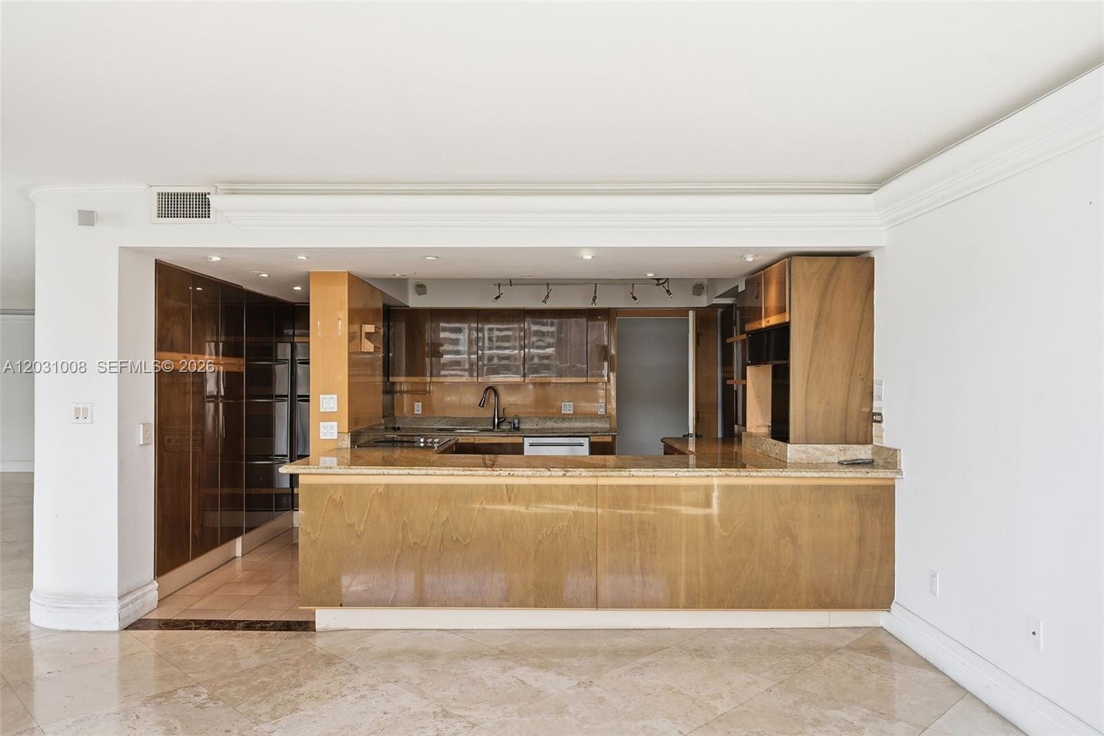 3 Grove Isle Drive C605 — photo 8