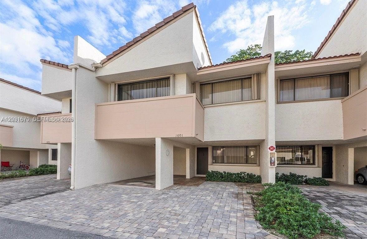 1601 Cypress Pointe Drive 1601 — photo 2