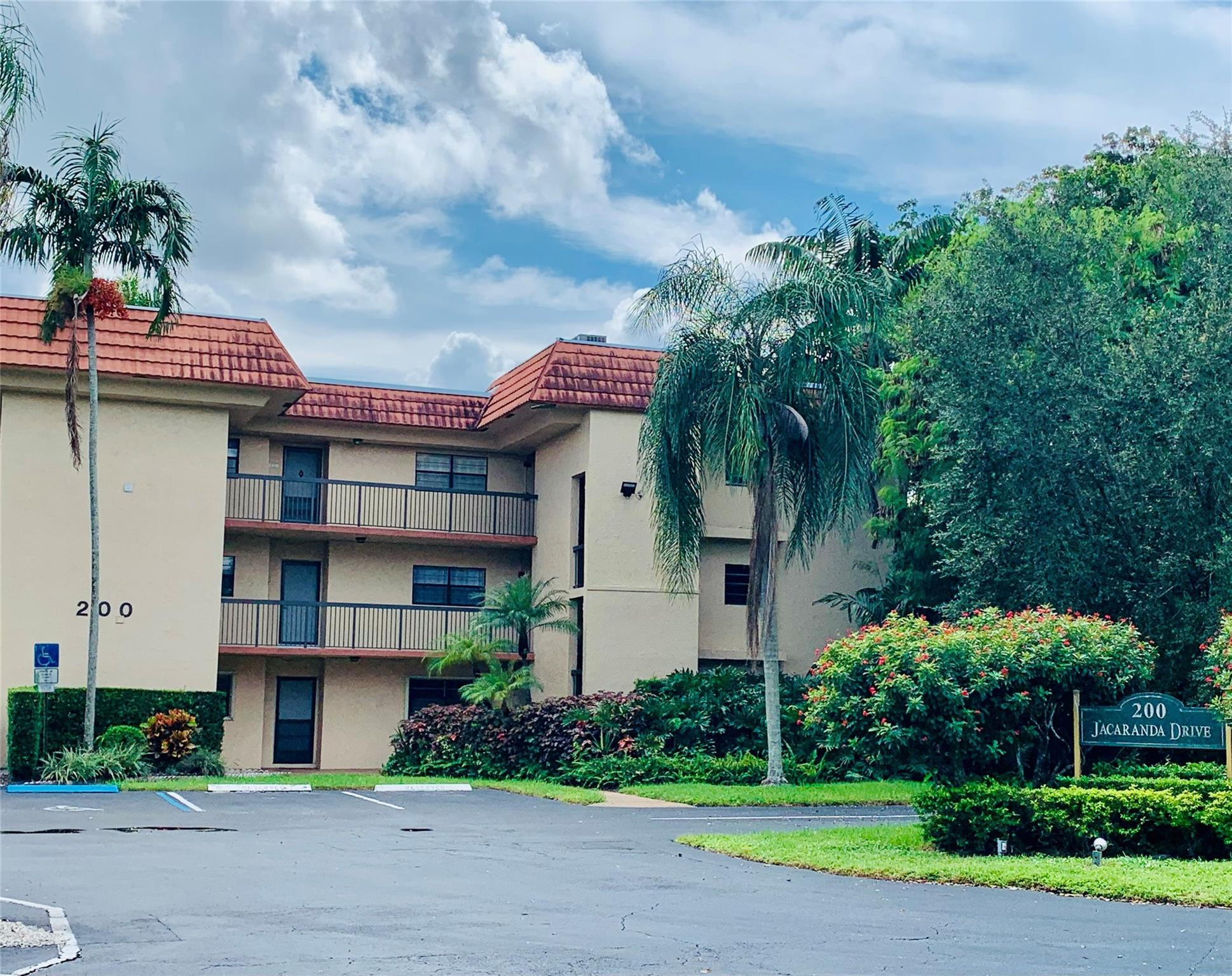 200 Jacaranda Country Club Drive 1b, Plantation, FL 33324, Plantation