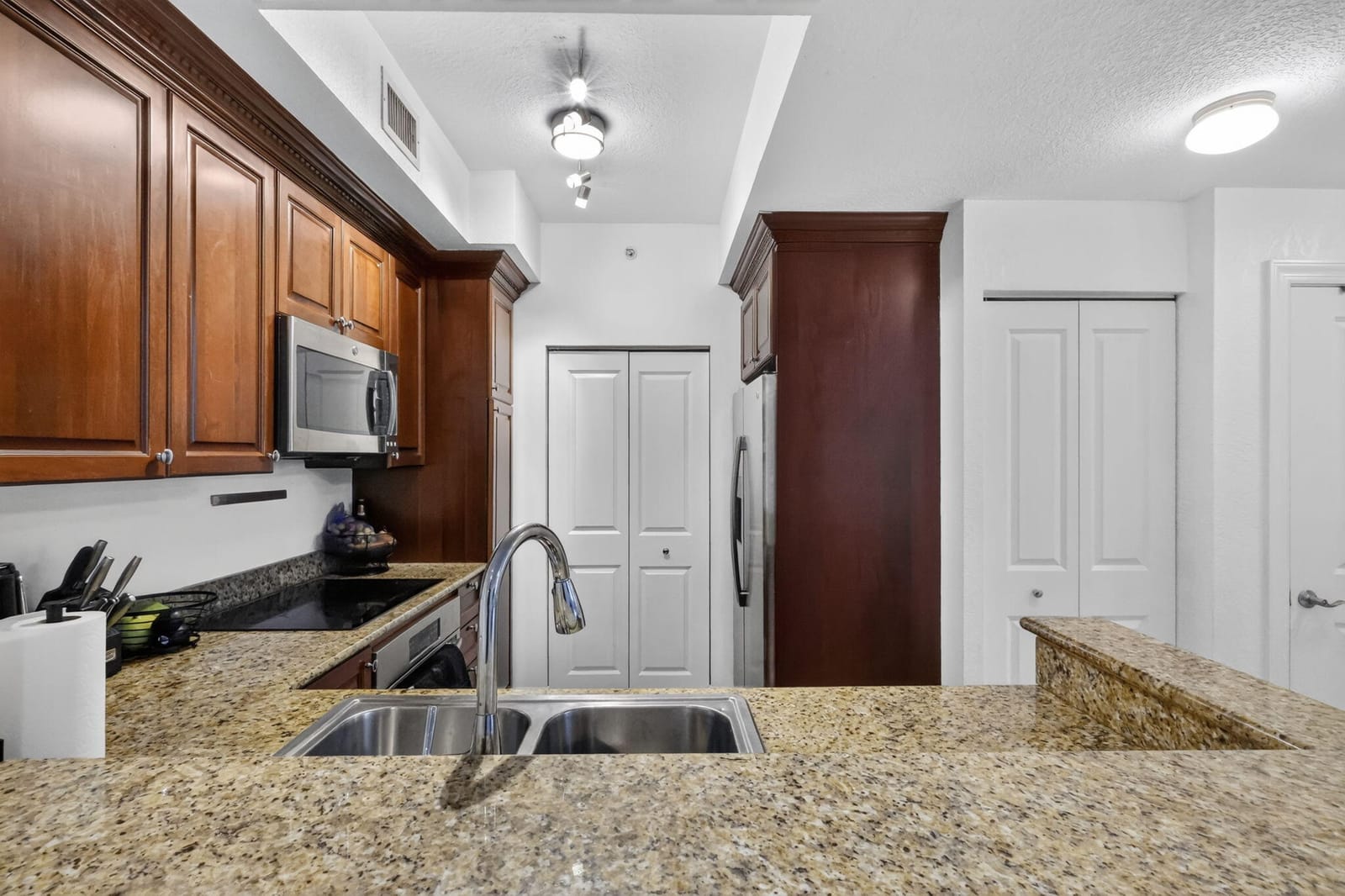 1660 Renaissance Commons Boulevard 2424 — photo 6
