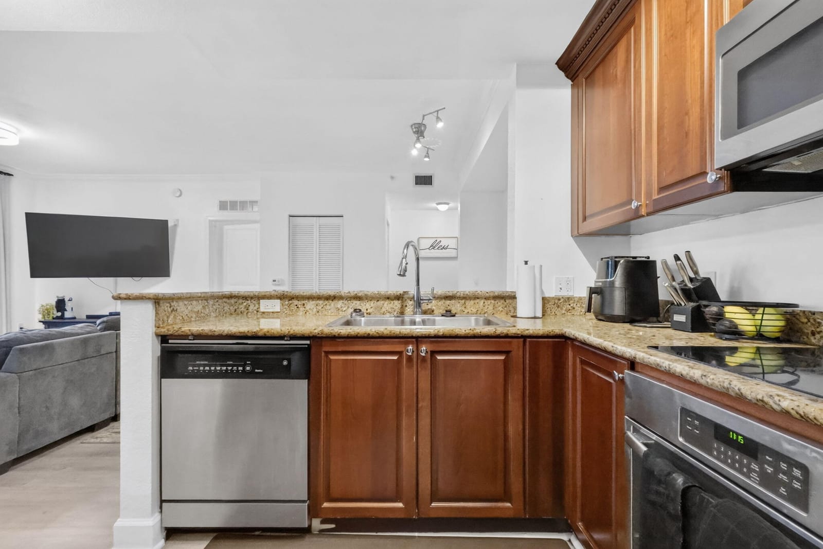 1660 Renaissance Commons Boulevard 2424 — photo 10