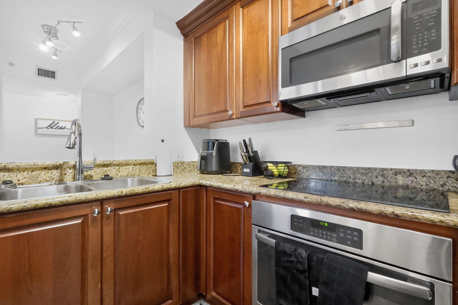 1660 Renaissance Commons Boulevard 2424 — photo 11