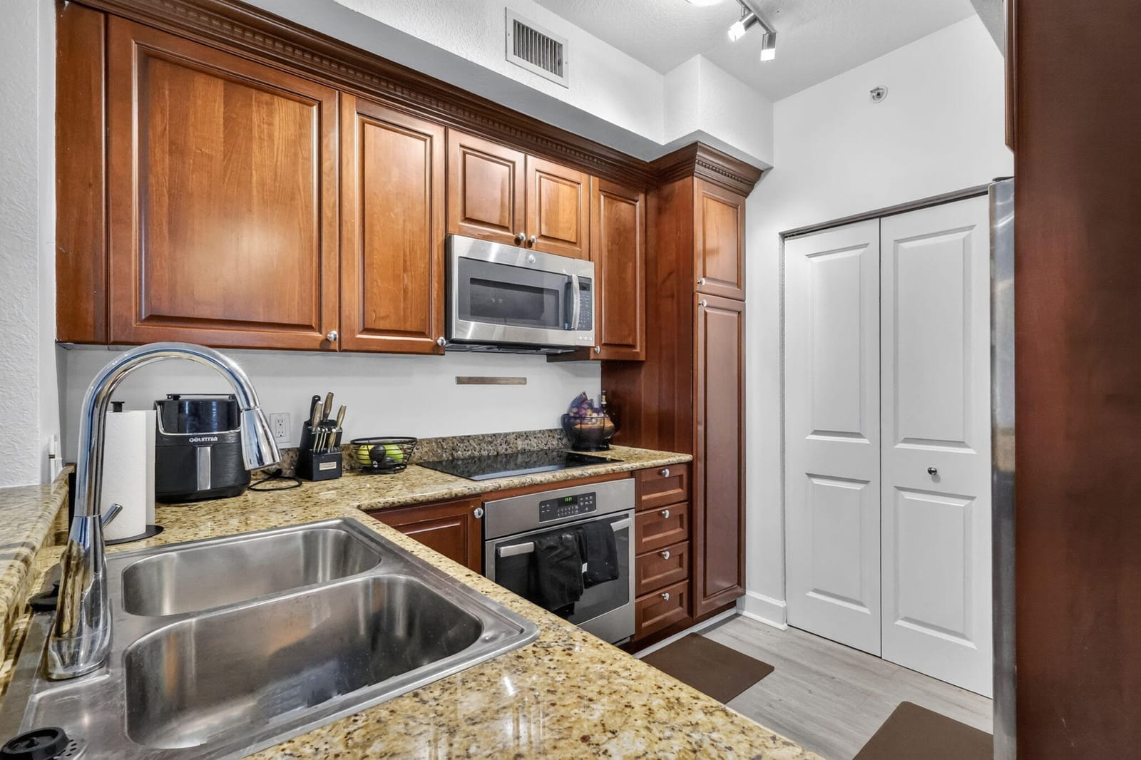 1660 Renaissance Commons Boulevard 2424 — photo 5