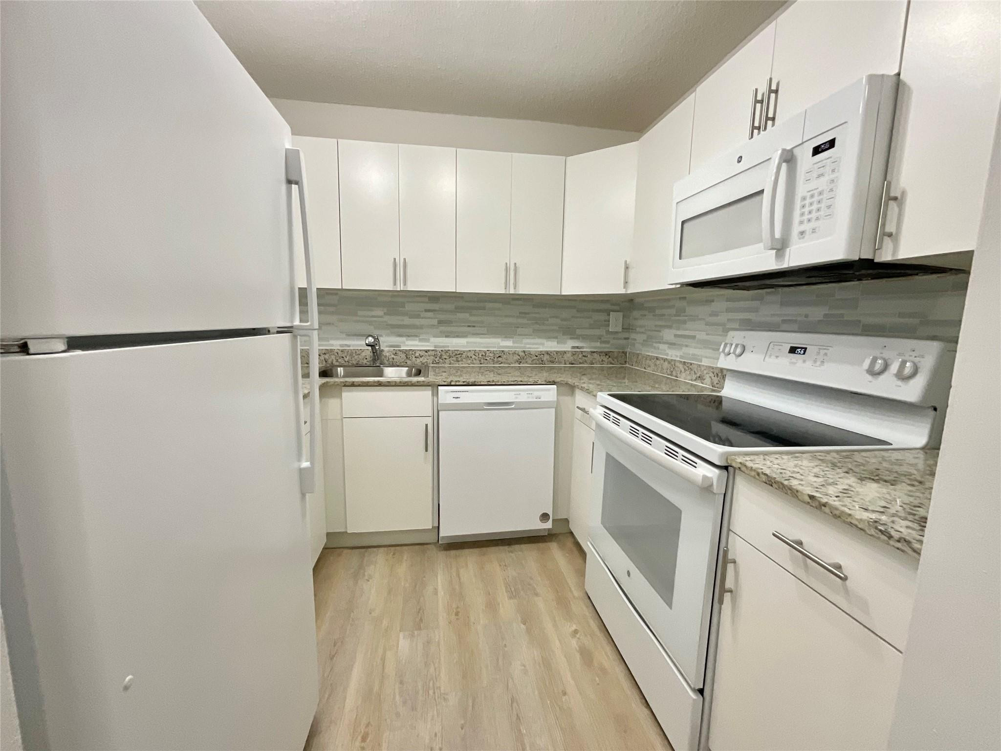 9517 Fontainebleau Boulevard 619-615, Miami, FL 33172, Miami
