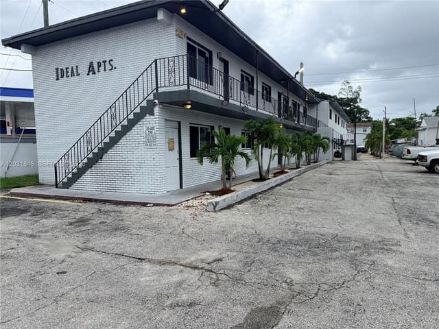 7824 NW 5th Court 7, Miami, FL 33150