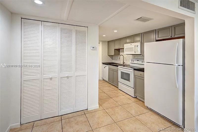 4121 NW 26th Street T14, Lauderhill, FL 33313 photo 2