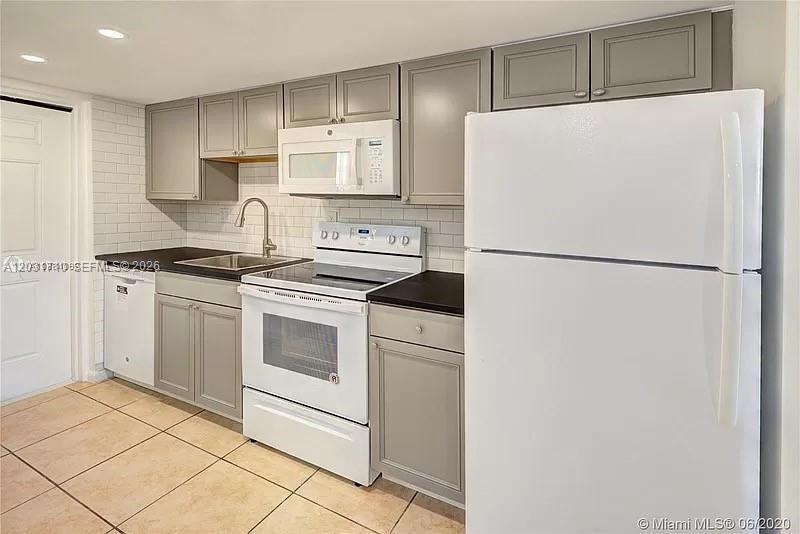 4121 NW 26th Street T14, Lauderhill, FL 33313, Lauderhill