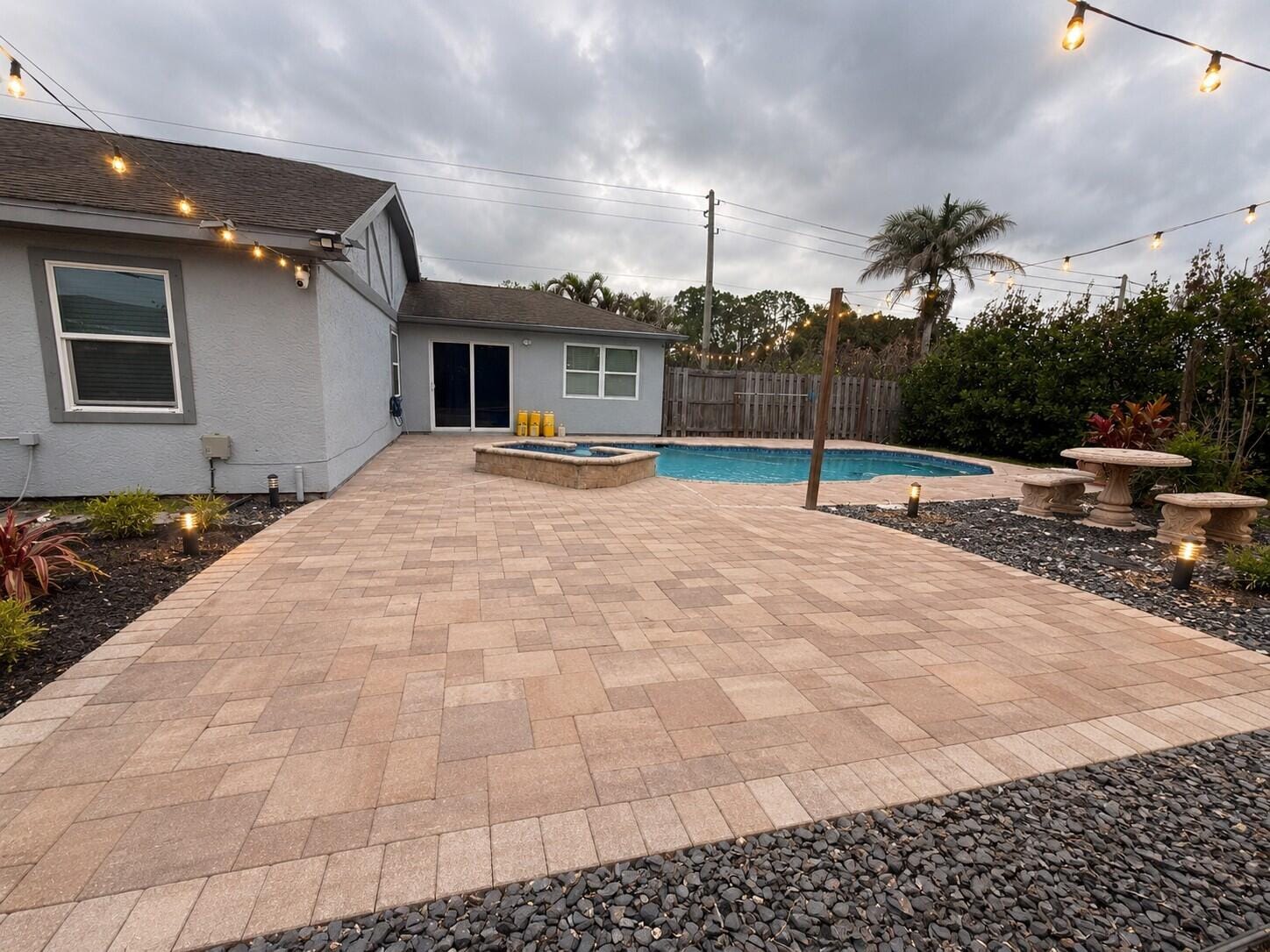 340 SW Paar Drive — photo 2
