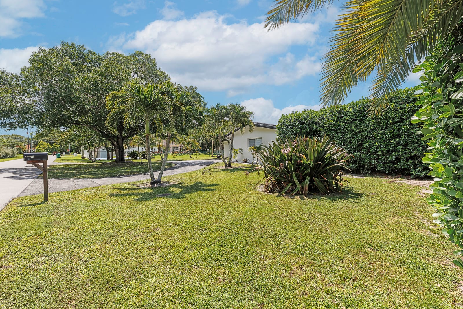 11821 NW 6th Court — photo 8