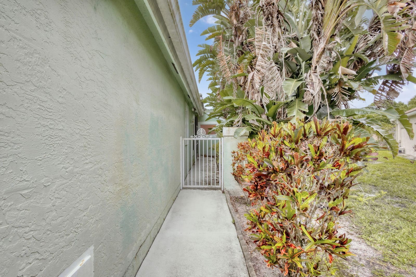 2860 Waters Edge Circle, Greenacres, FL 33413 photo 2