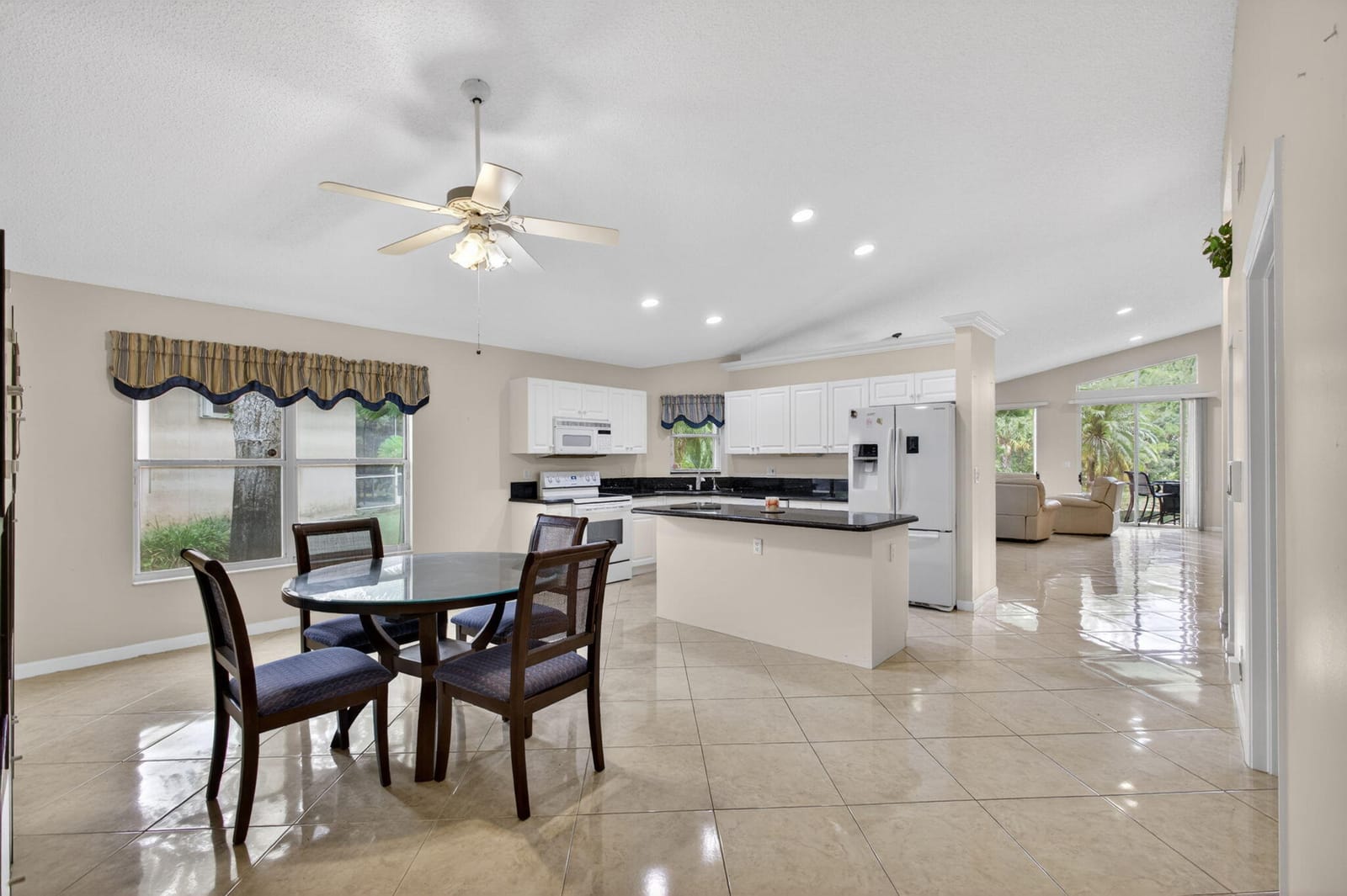 2860 Waters Edge Circle, Greenacres, FL 33413 photo 15