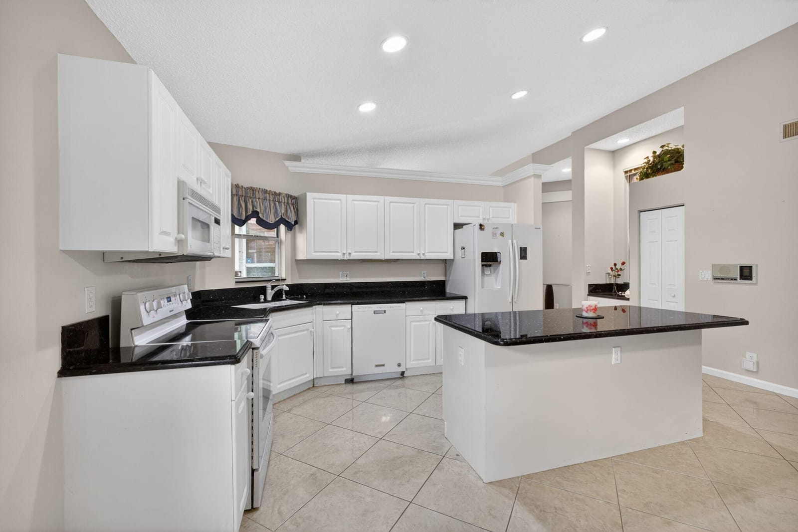2860 Waters Edge Circle, Greenacres, FL 33413 photo 18