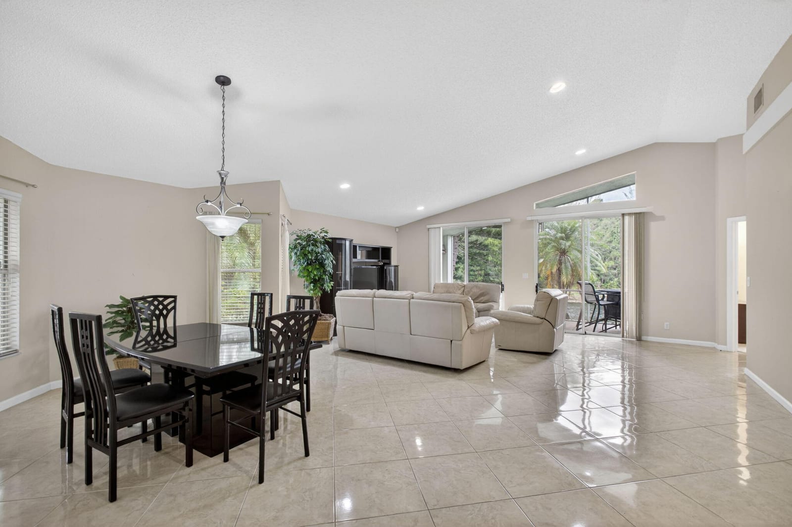 2860 Waters Edge Circle, Greenacres, FL 33413 photo 5
