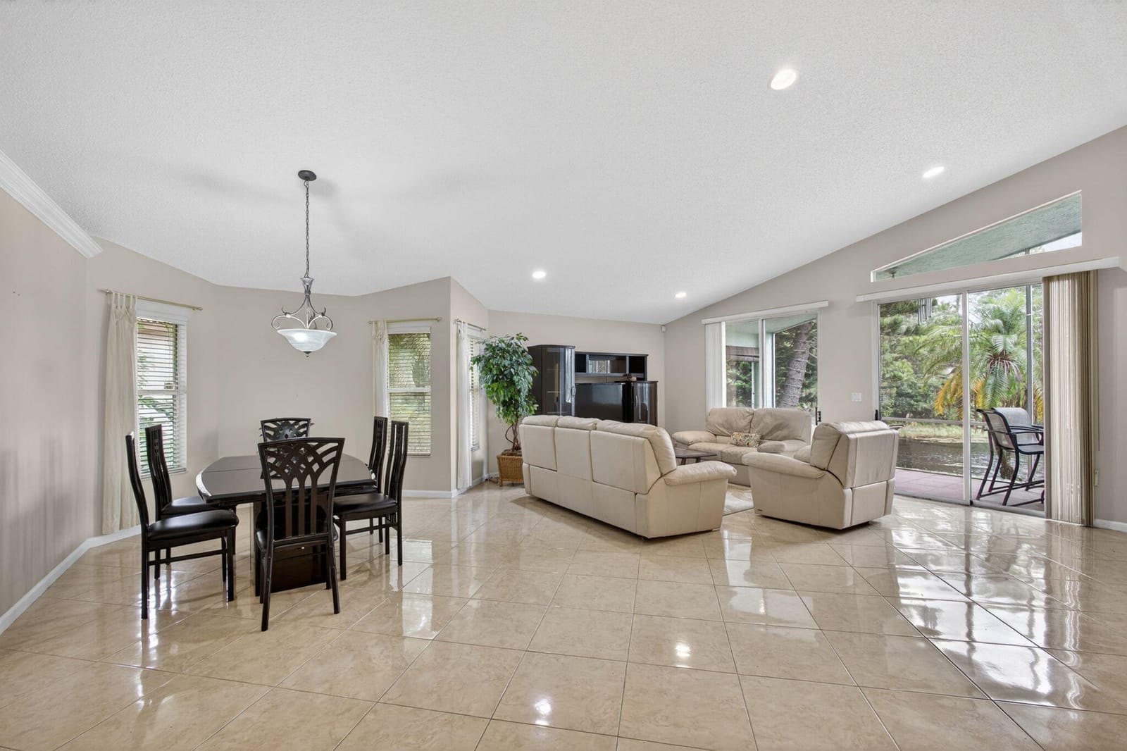 2860 Waters Edge Circle, Greenacres, FL 33413 photo 6