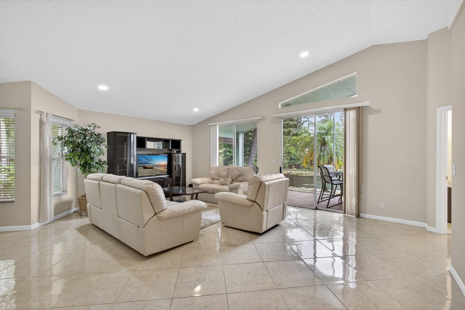 2860 Waters Edge Circle, Greenacres, FL 33413 photo 9