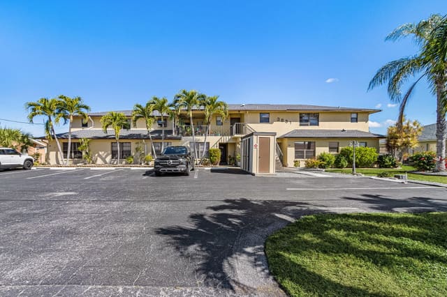 3831 SE 11th Place 101, Cape Coral, FL 33904