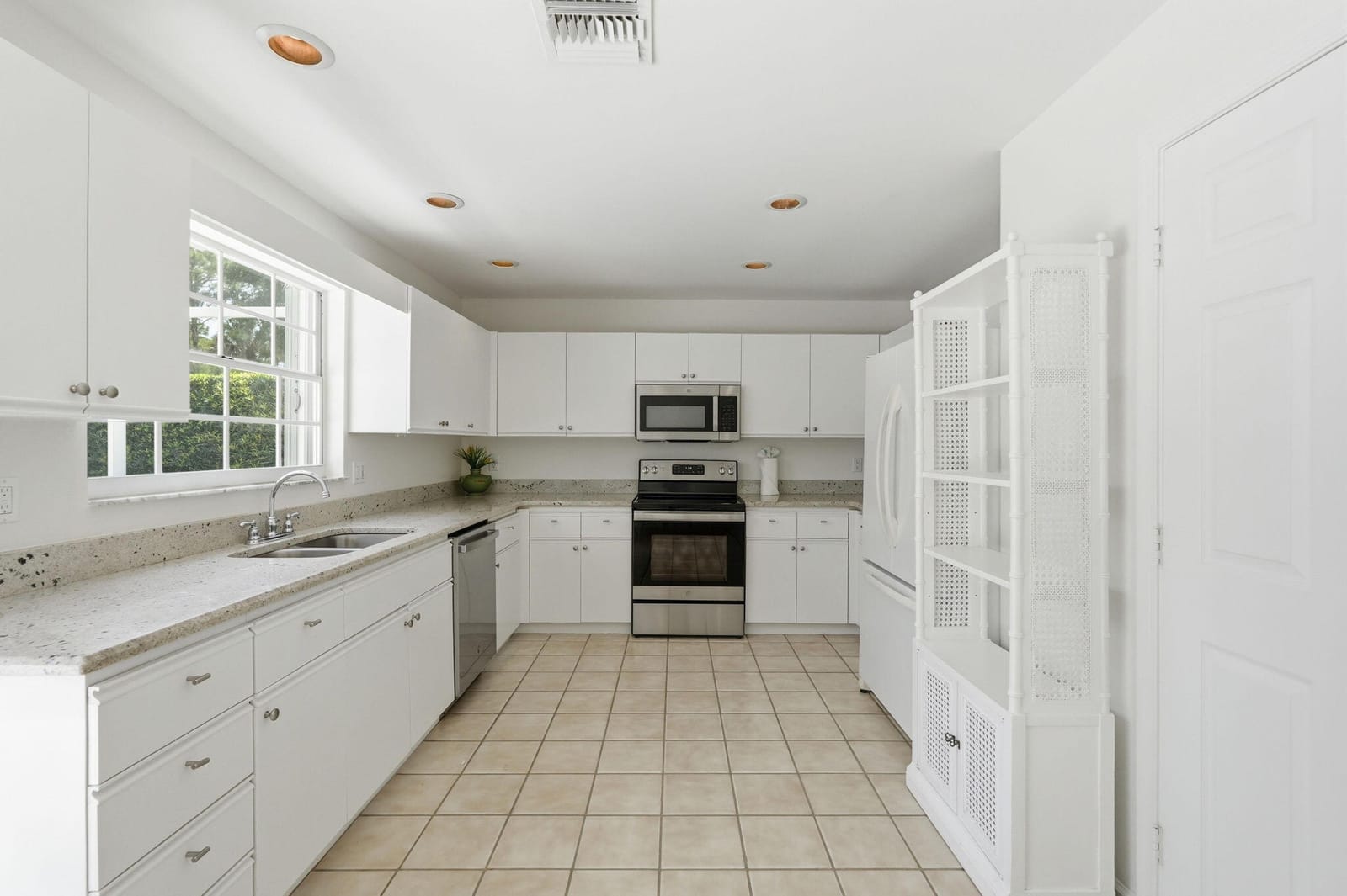 9205 SE Woods End Place — photo 12