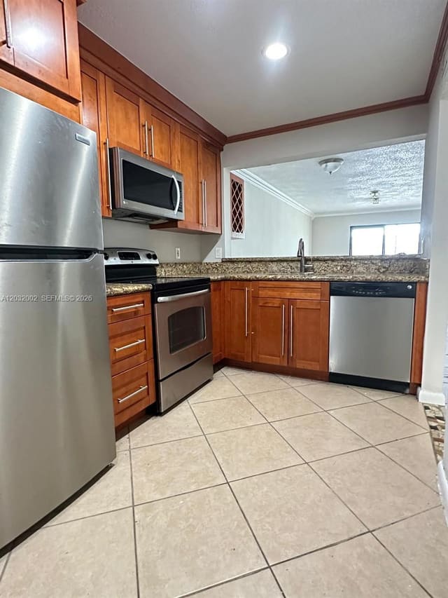 851 NE 207th Terrace 6202, Miami, FL 33179