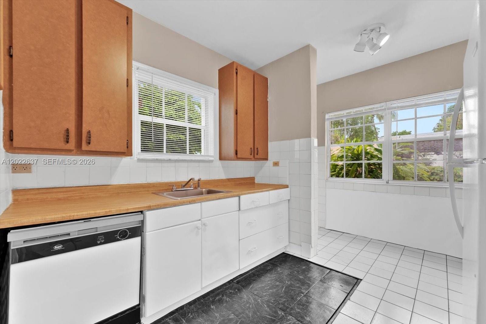 644 Navarre Avenue — photo 10