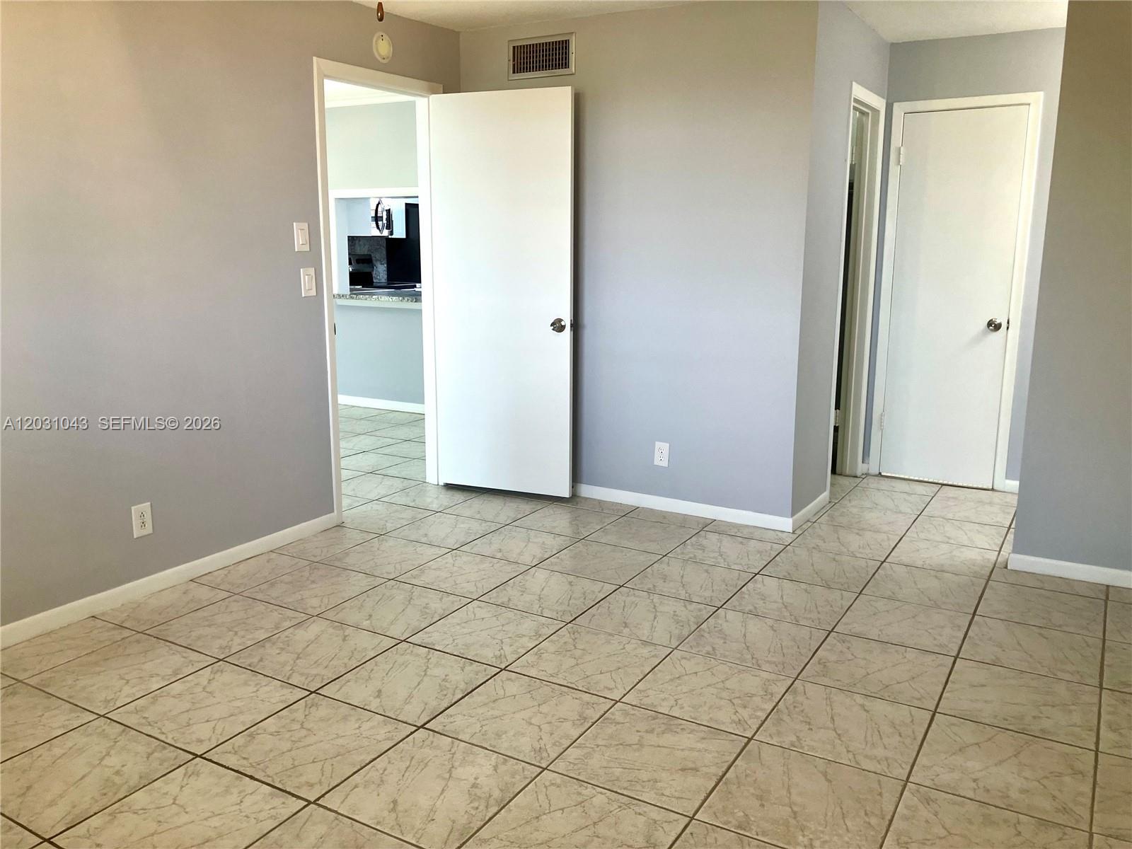 2801 NW 47th Terrace 403B — photo 11