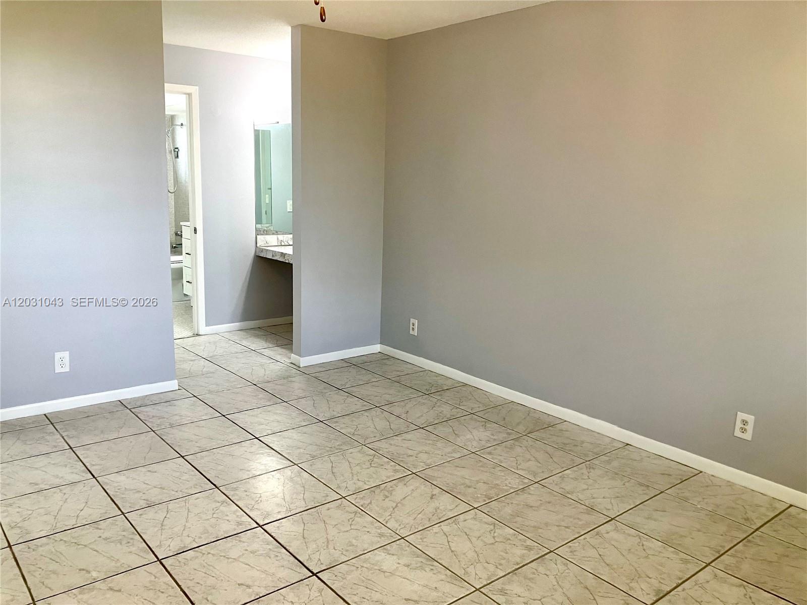 2801 NW 47th Terrace 403B — photo 10