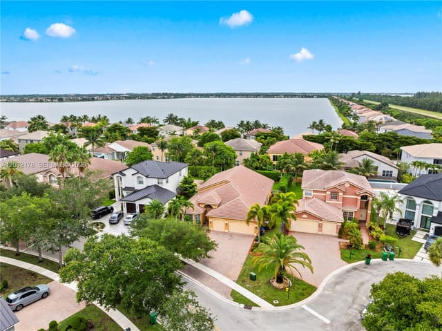 5431 SW 184th Way, Sunset Lakes, Miramar, FL
