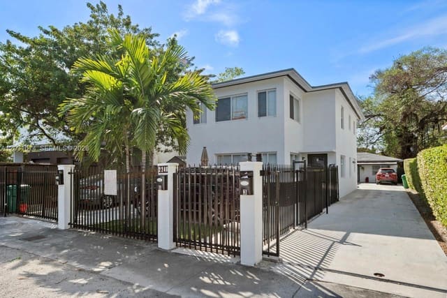 2240 SW 16th Court U, Miami, FL 33145