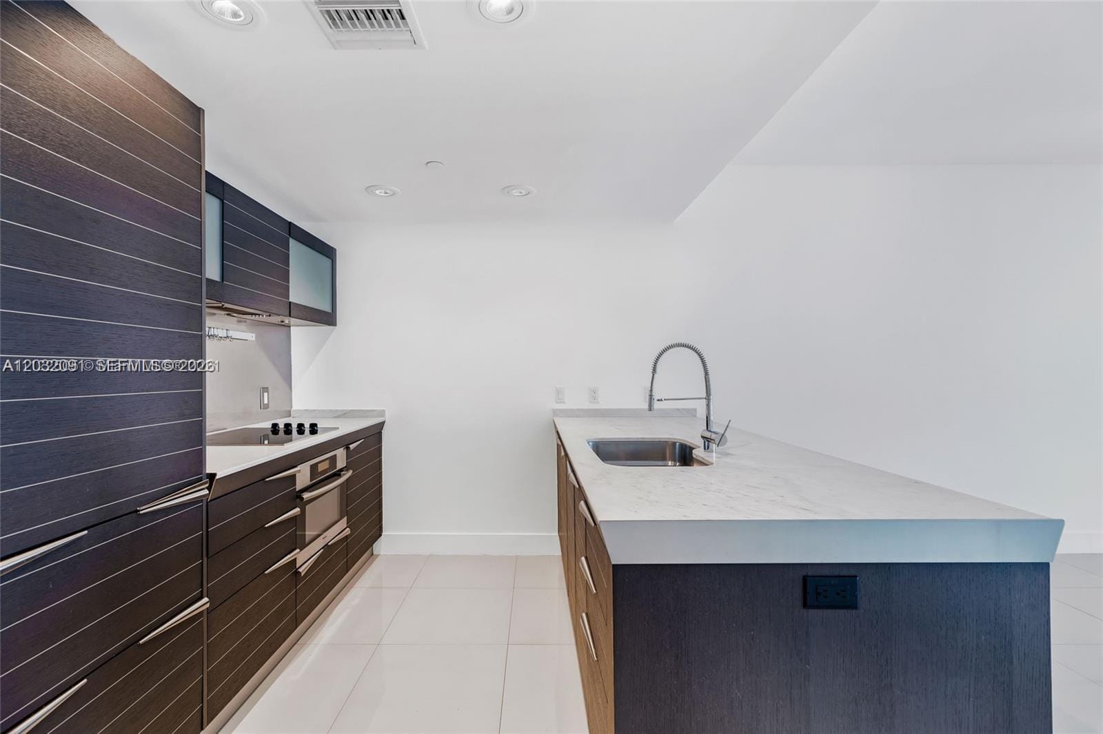200 Biscayne Boulevard Way 3713, Miami, FL 33131 photo 2