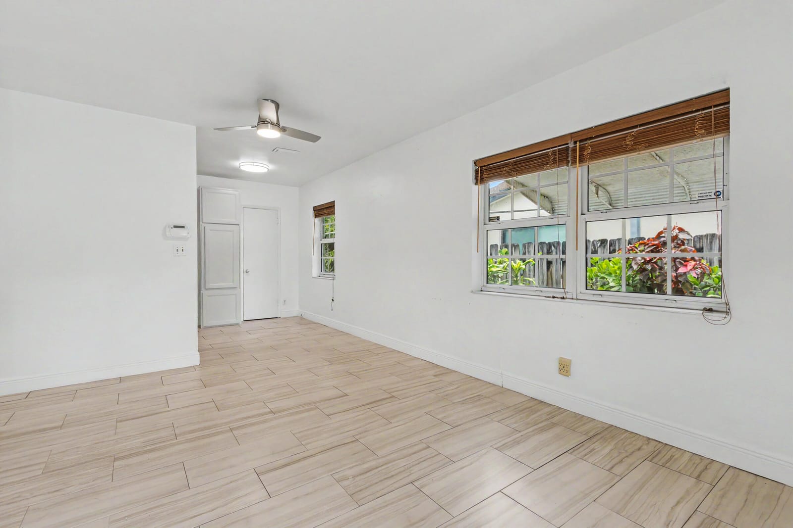604 NE 14th Place — photo 4