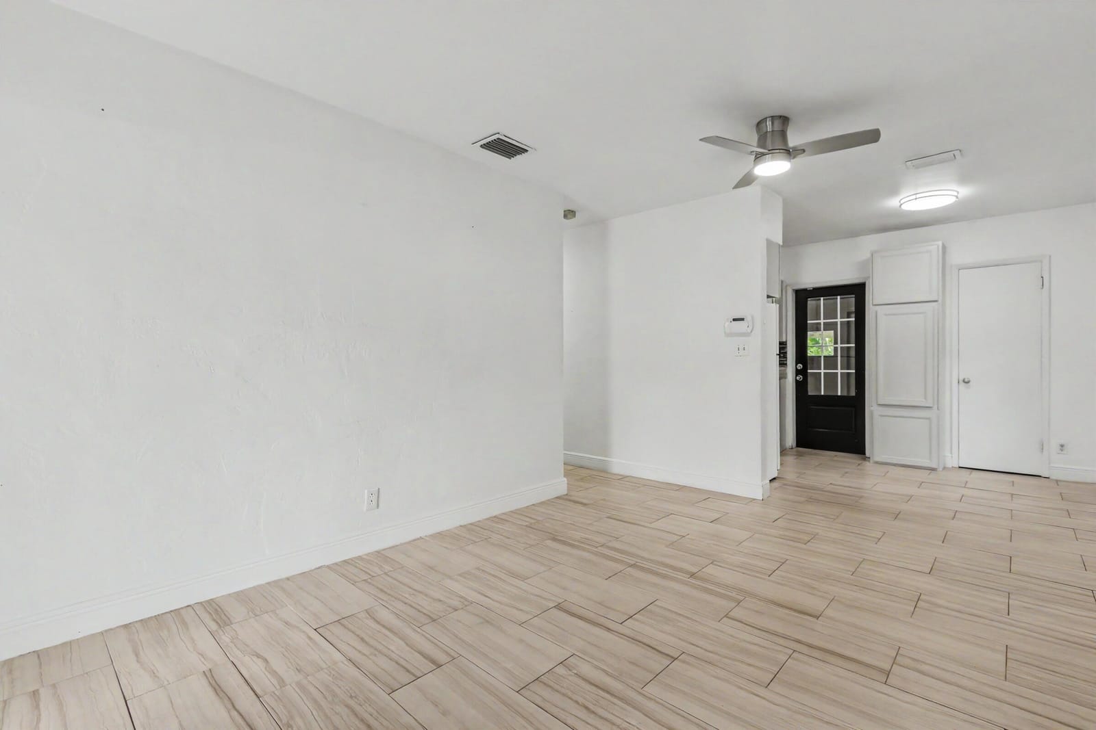 604 NE 14th Place — photo 5