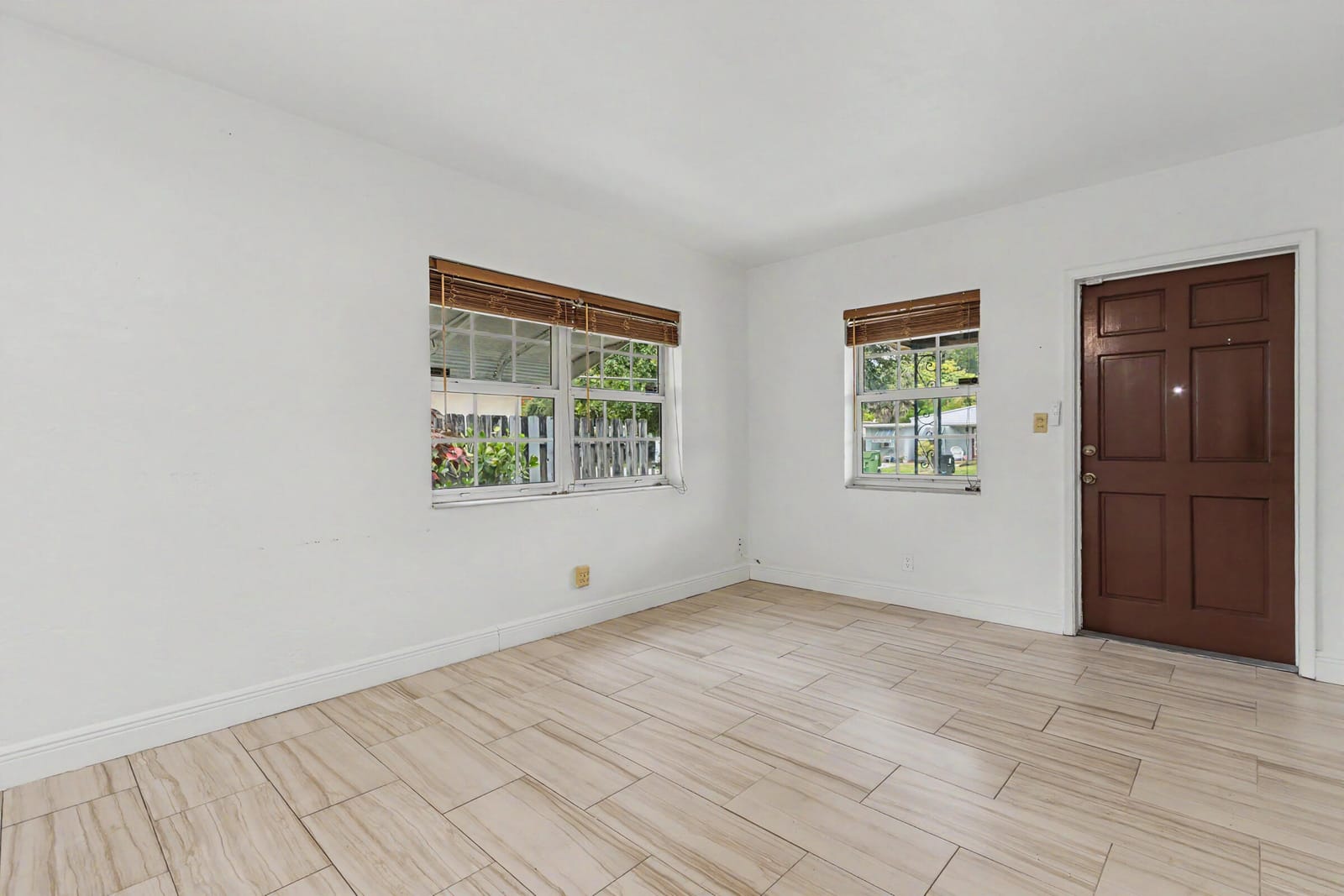 604 NE 14th Place — photo 7