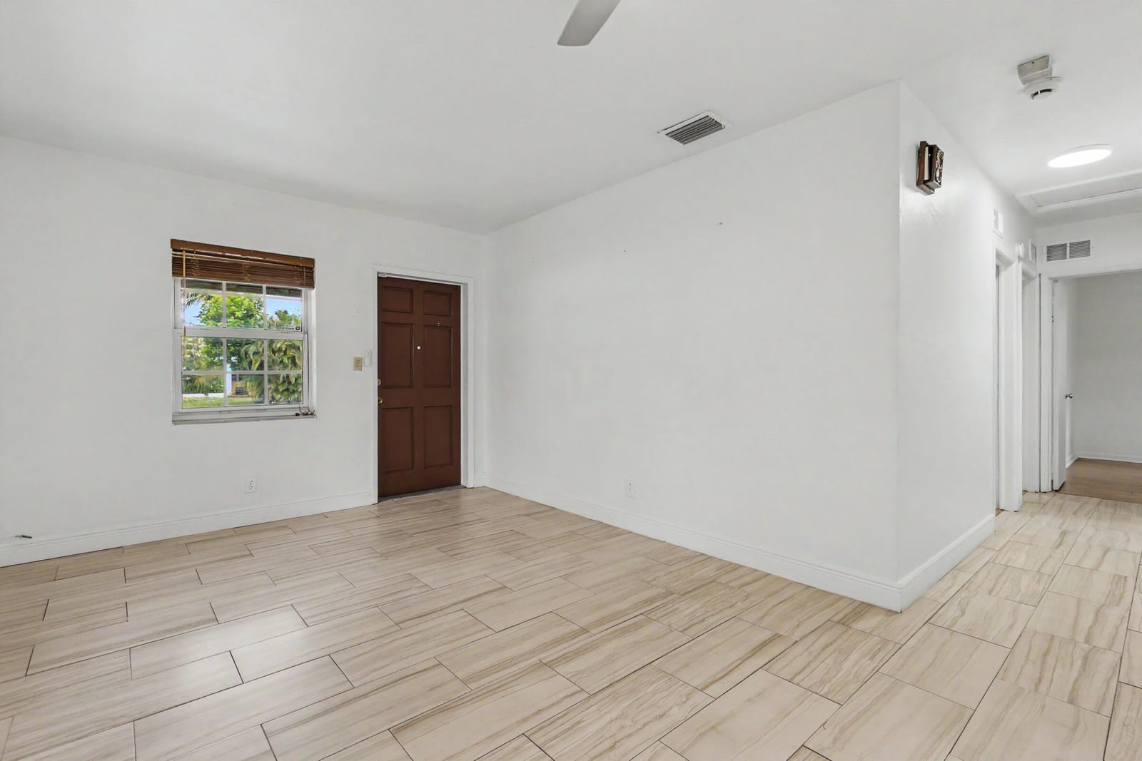 604 NE 14th Place — photo 8