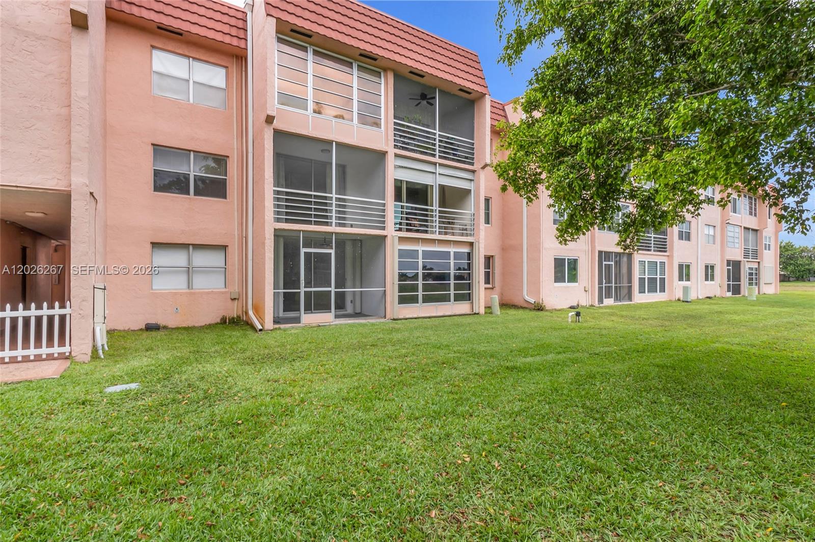 9601 Sunrise Lakes Boulevard 106, Sunrise, FL 33322 photo 27