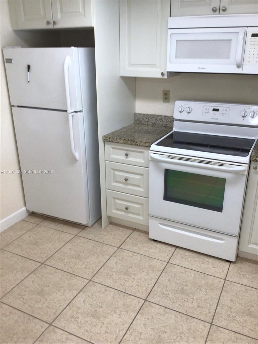 10975 SW 107th Street 302, Miami, FL 33176, Miami