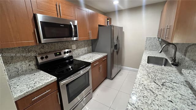 10377 N Kendall Drive K8, Miami, FL 33176
