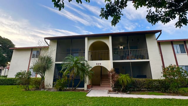 4988 Sable Pine Circle C2, West Palm Beach, FL 33417