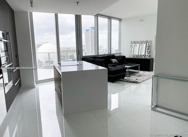 851 NE 1st Avenue 1402, Paramount World Center, Miami, FL