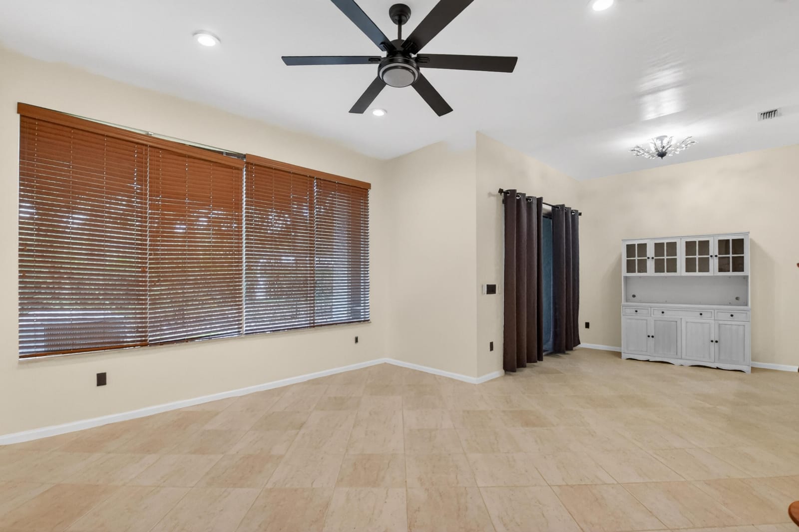 6421 Bella Circle 303 — photo 8