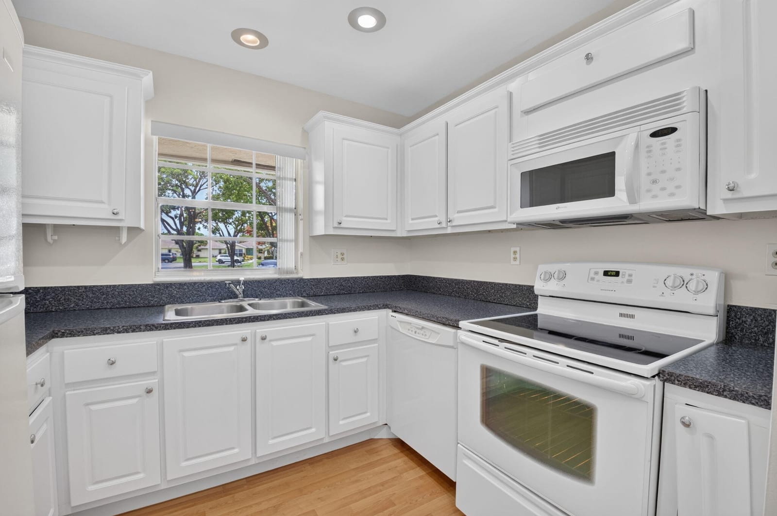 5114 Lakefront Boulevard — photo 4