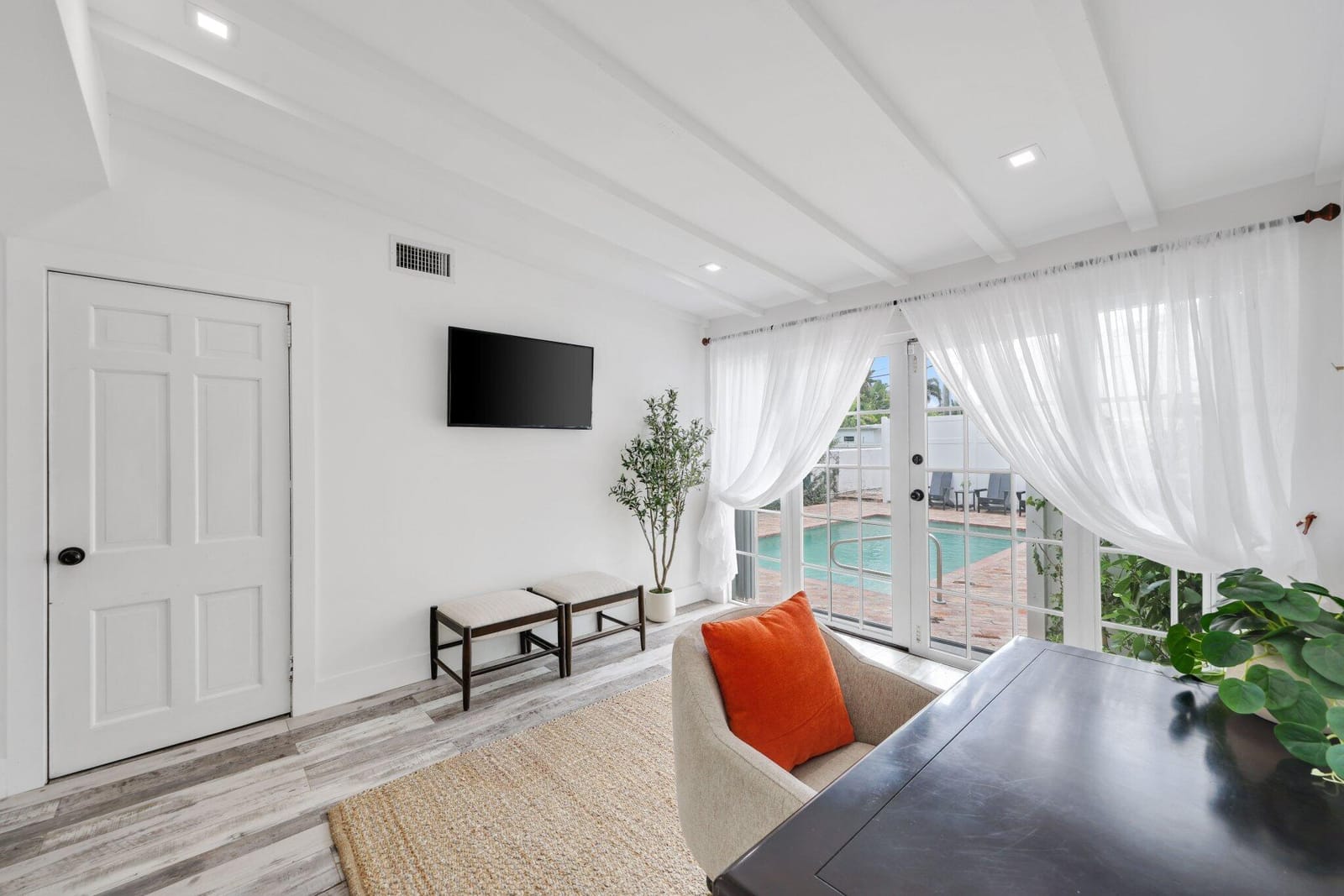 744 Sunset Road — photo 9