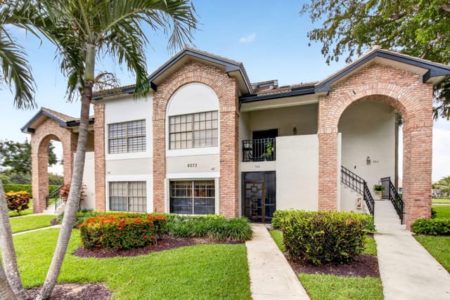 8073 Aberdeen Drive 102, Boynton Beach, FL 33472