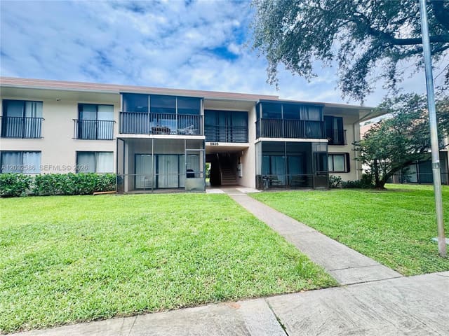 5835 Washington Street 52, Hollywood, FL 33023