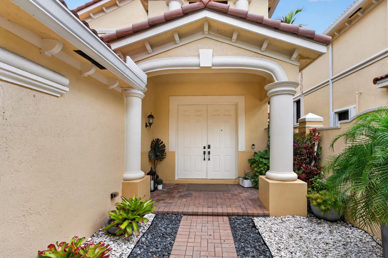 1687 Passion Vine Circle 1687 — photo 3