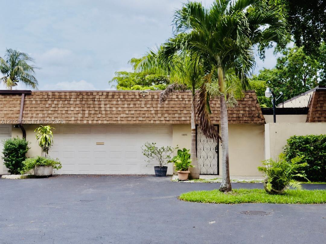 18801 Oakland Hills Drive, Hialeah, FL 33015, Hialeah