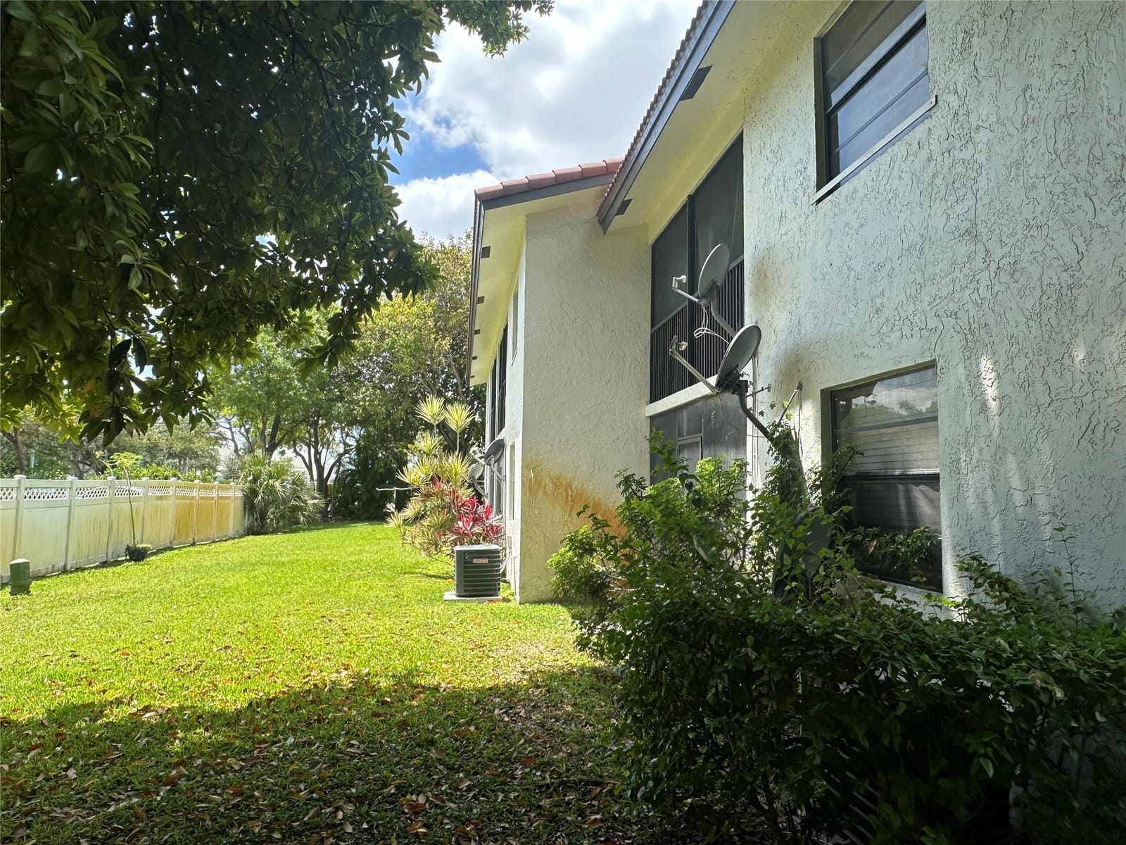 11676 NW 45th Street — photo 5
