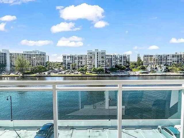 3000 S Ocean Drive 420, Hollywood, FL 33019