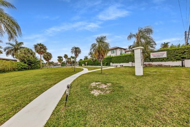 580 Egret Drive 121, Casa Paradiso Co Op, Hallandale Beach, FL