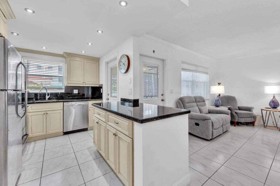 580 Egret Drive 121, Hallandale Beach, FL 33009 photo 12