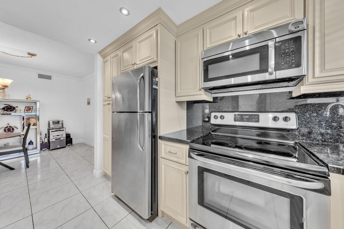 580 Egret Drive 121, Hallandale Beach, FL 33009 photo 13